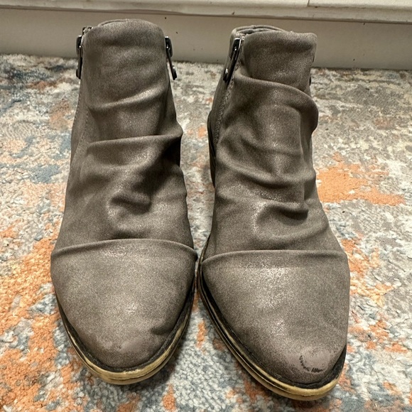 Silver Blowfish Booties - Picture 5 of 7